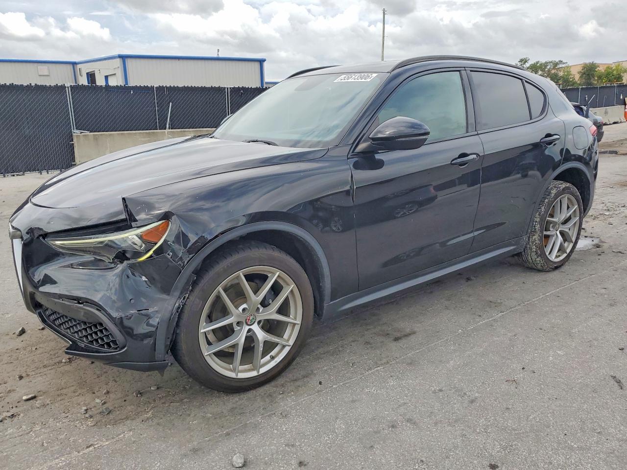 2019 Alfa Romeo Stelvio Ti - zdjęcie główne