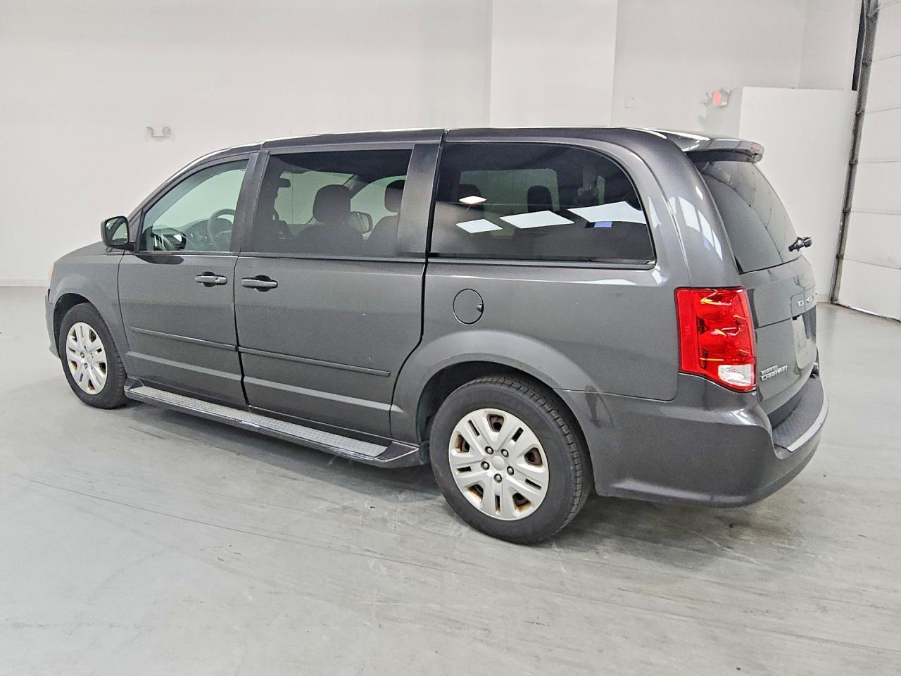 2017 Dodge Grand Caravan Se - zdjęcie 2