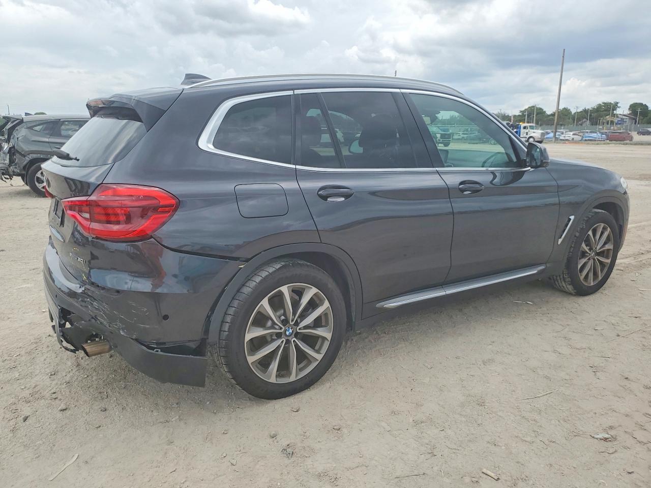 2019 BMW X3 Sdrive30I - zdjęcie 3