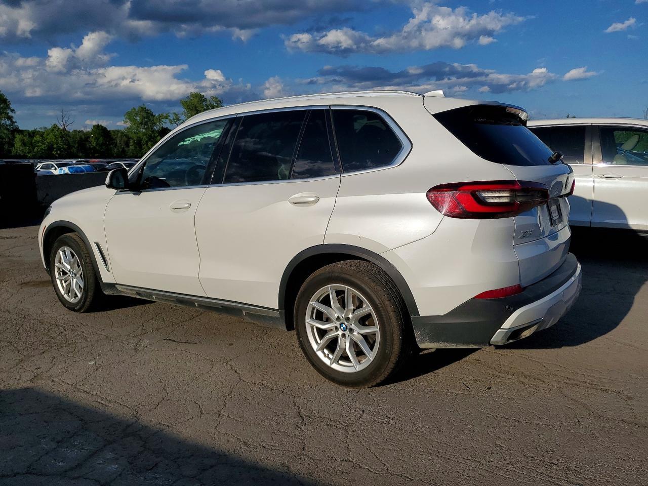 2023 BMW X5 xDrive40I - zdjęcie 2