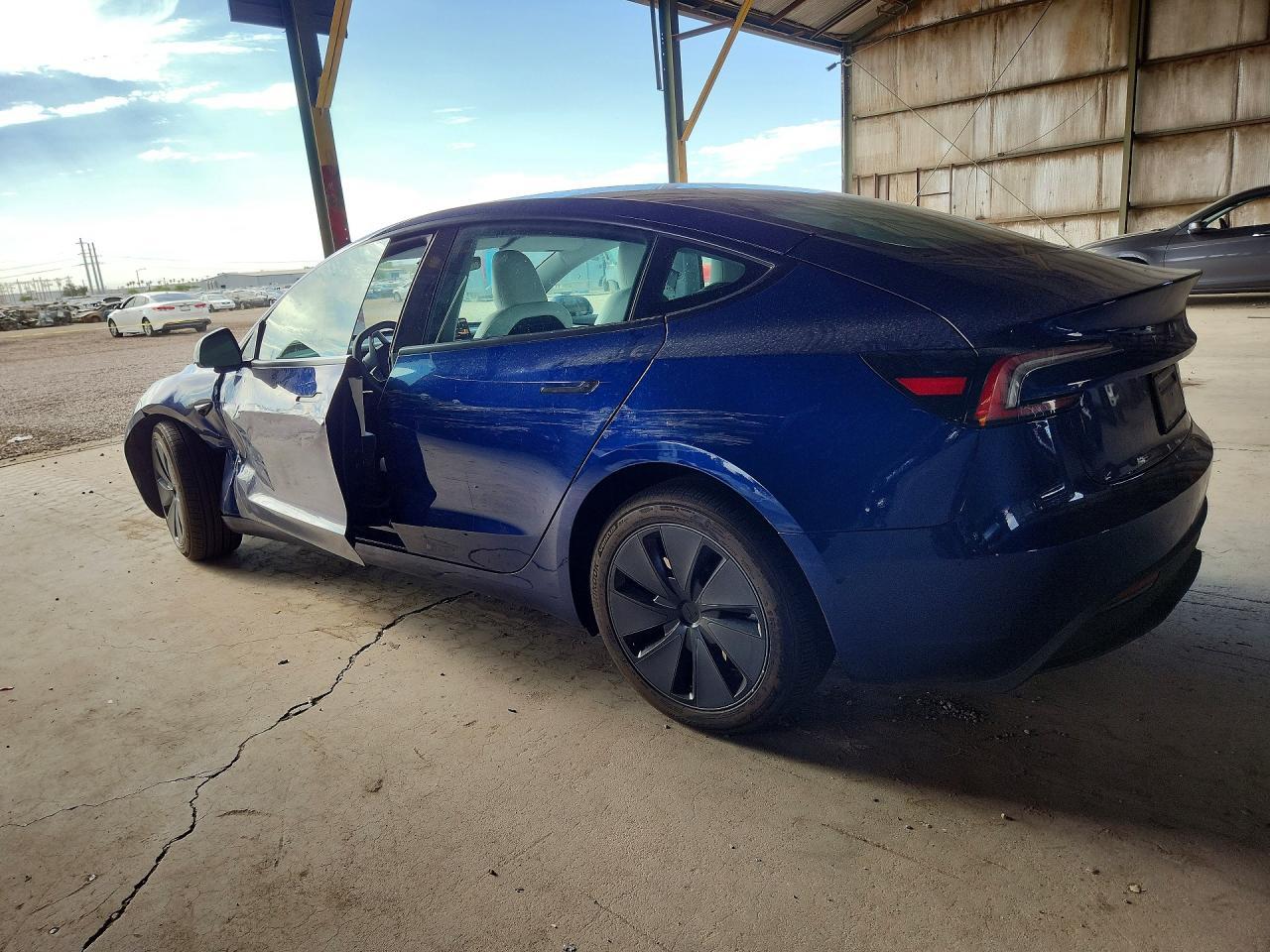 2025 Tesla Model 3 - zdjęcie 2