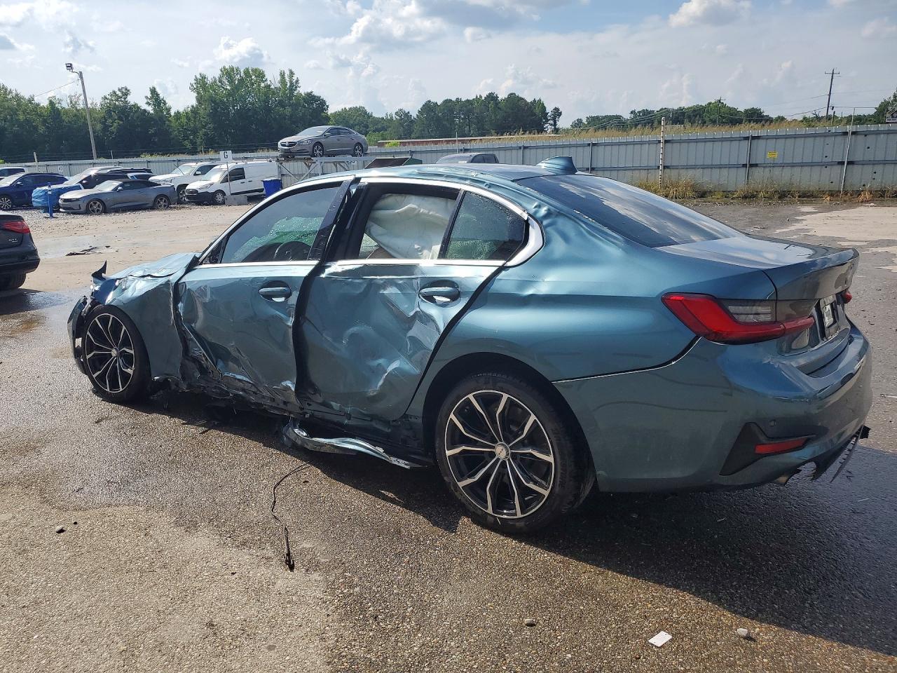 2021 BMW 330I - zdjęcie 2