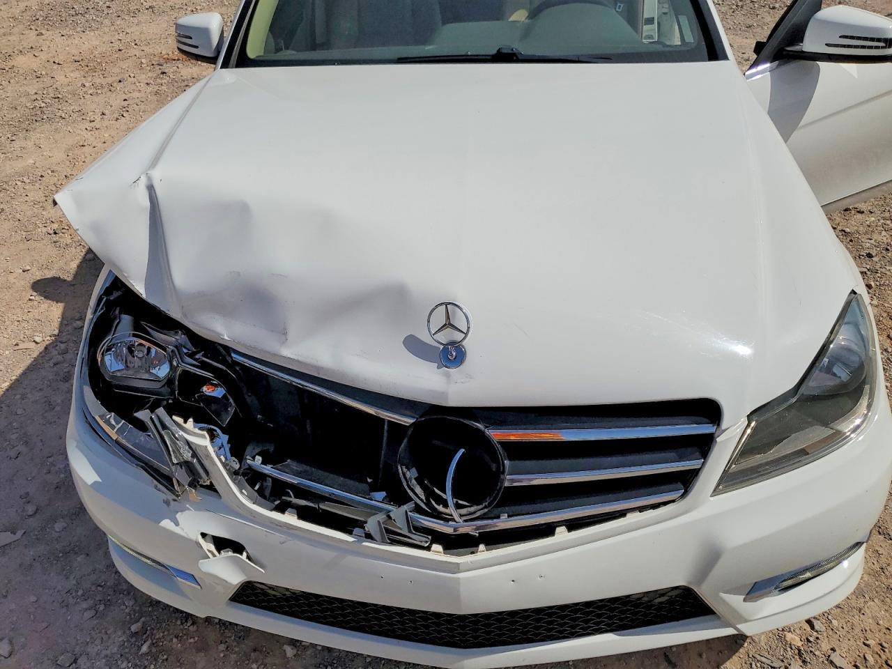 2014 Mercedes-Benz C 250 - zdjęcie 21