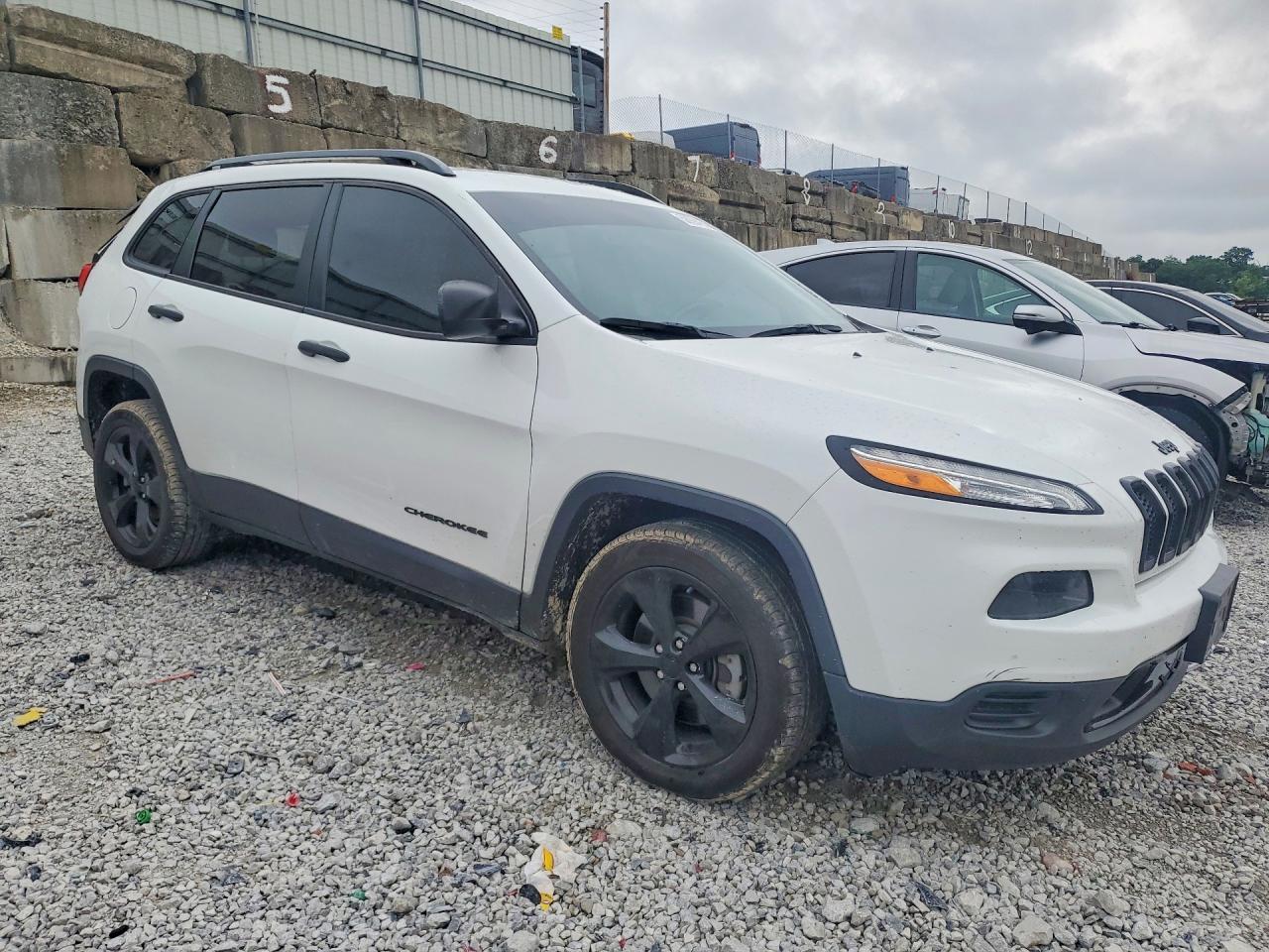 2016 Jeep Cherokee Sport - zdjęcie 4