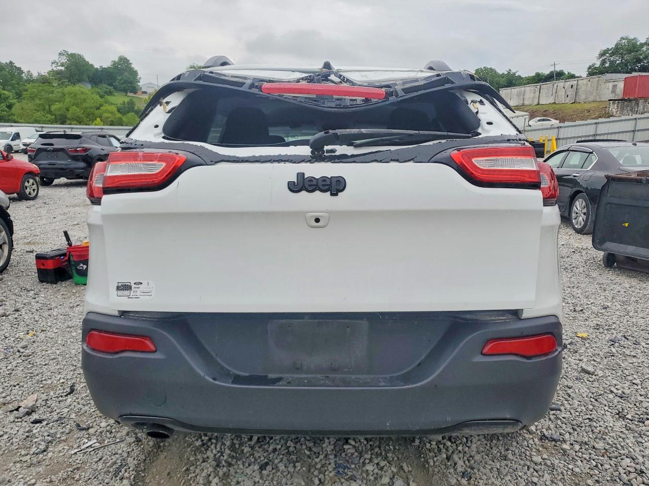 2016 Jeep Cherokee Sport - zdjęcie 6