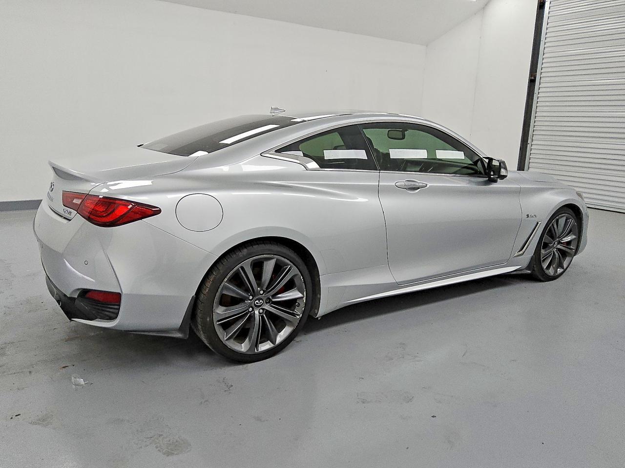 2017 Infiniti Q60 Red Sport 400 - zdjęcie 3