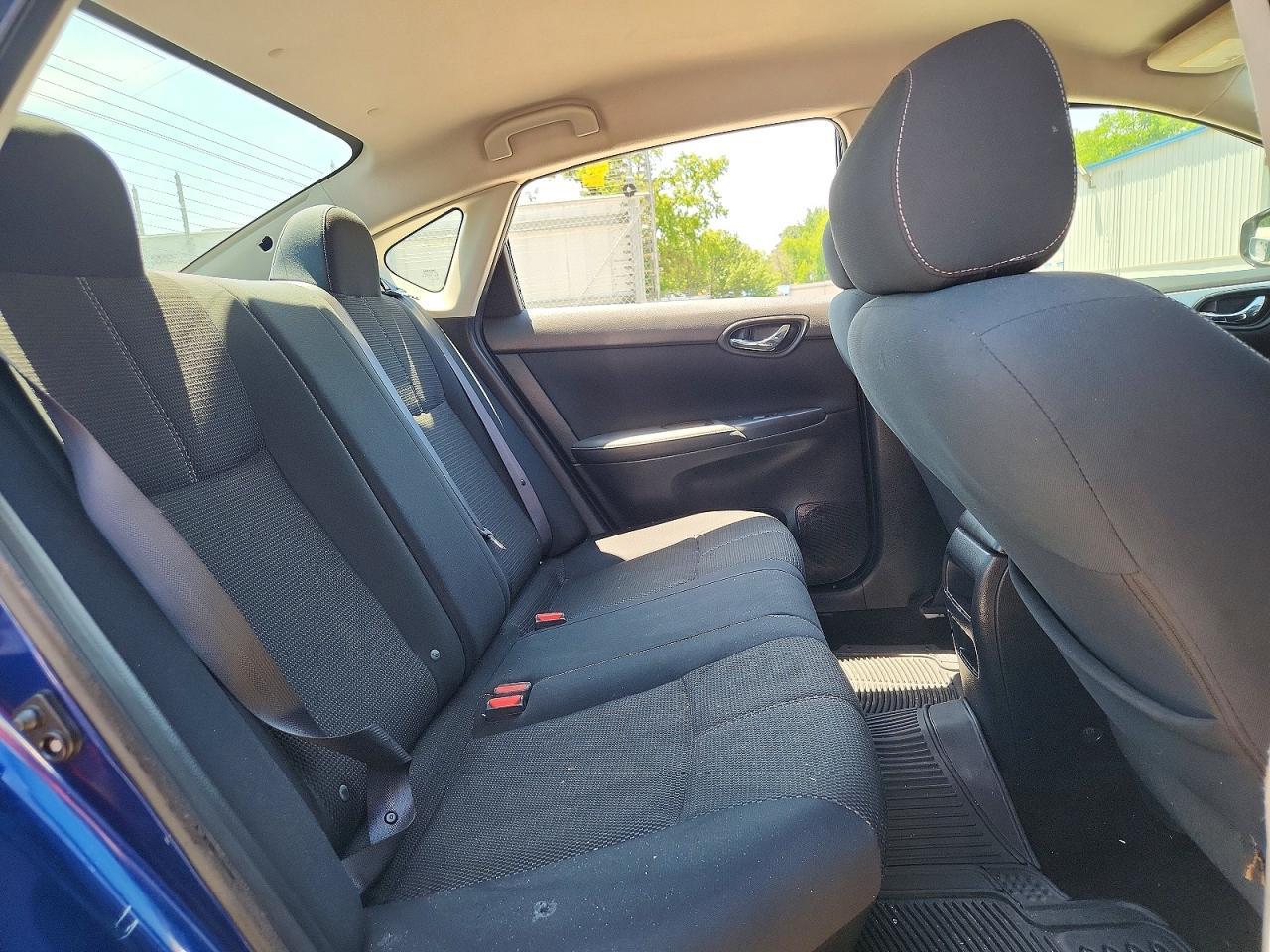 2017 Nissan Sentra S - zdjęcie 10