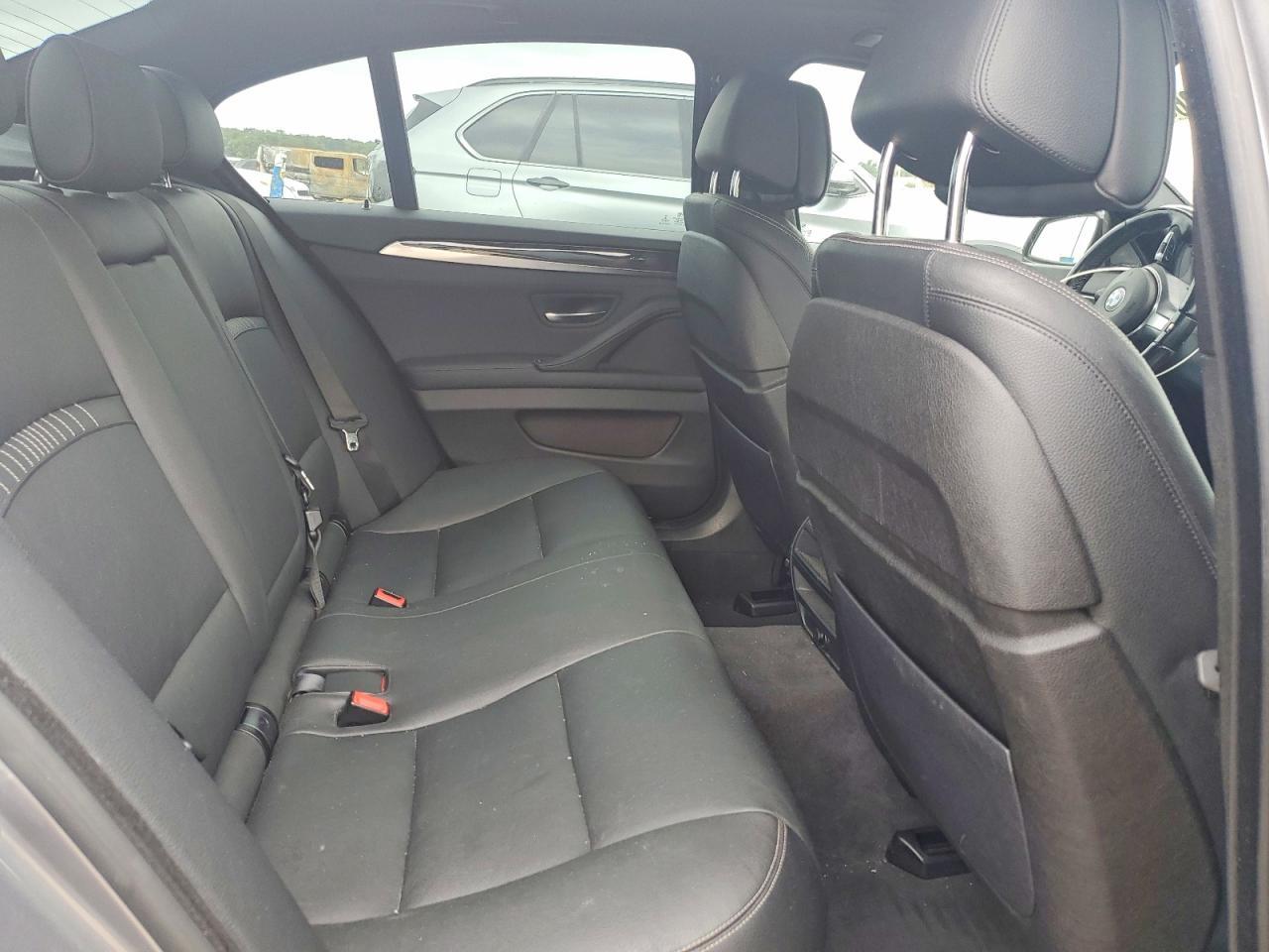 2014 BMW Seria 5 550i - zdjęcie 10