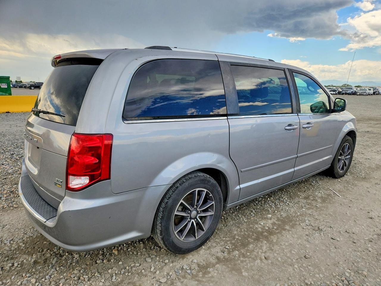 2017 Dodge Grand Caravan Sxt - zdjęcie 3