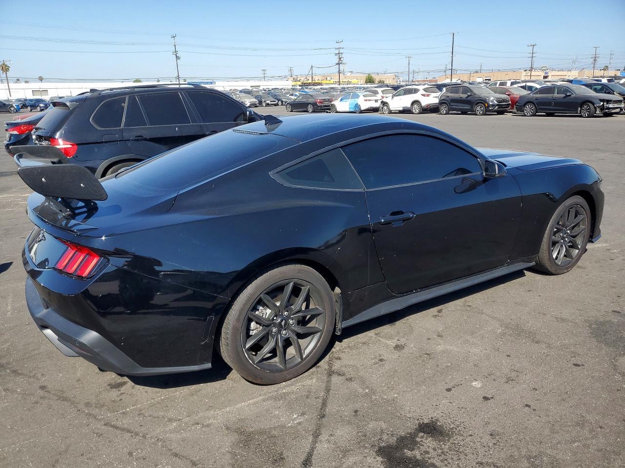 2024 Ford Mustang - zdjęcie 3