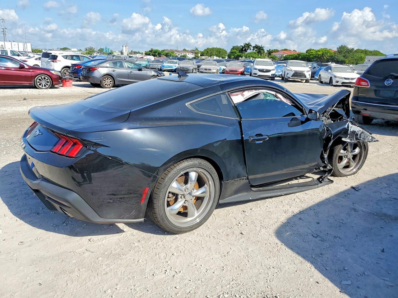 2024 Ford Mustang - zdjęcie 3