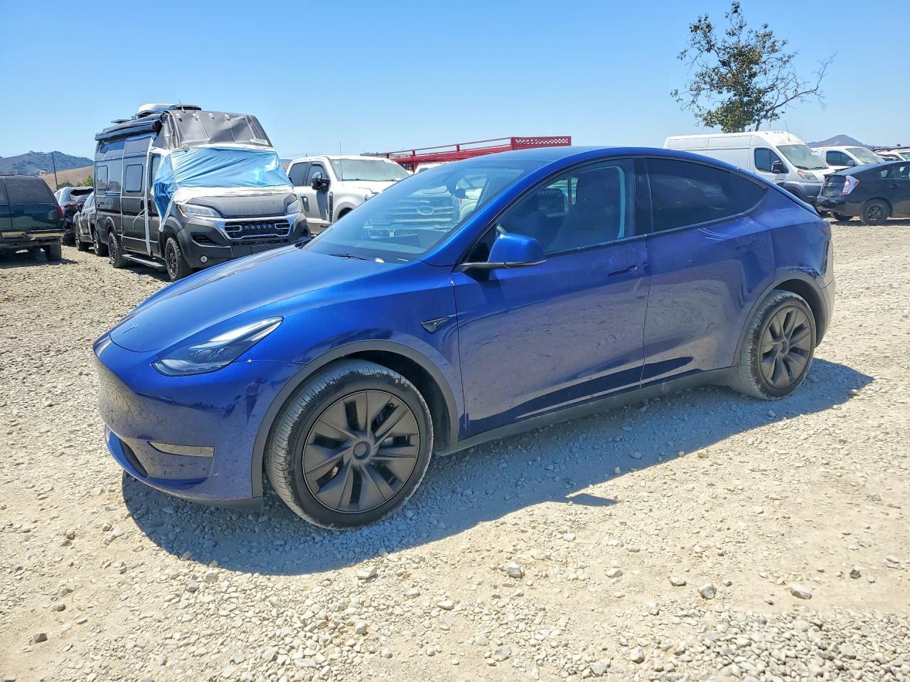 2025 Tesla Model Y - zdjęcie główne