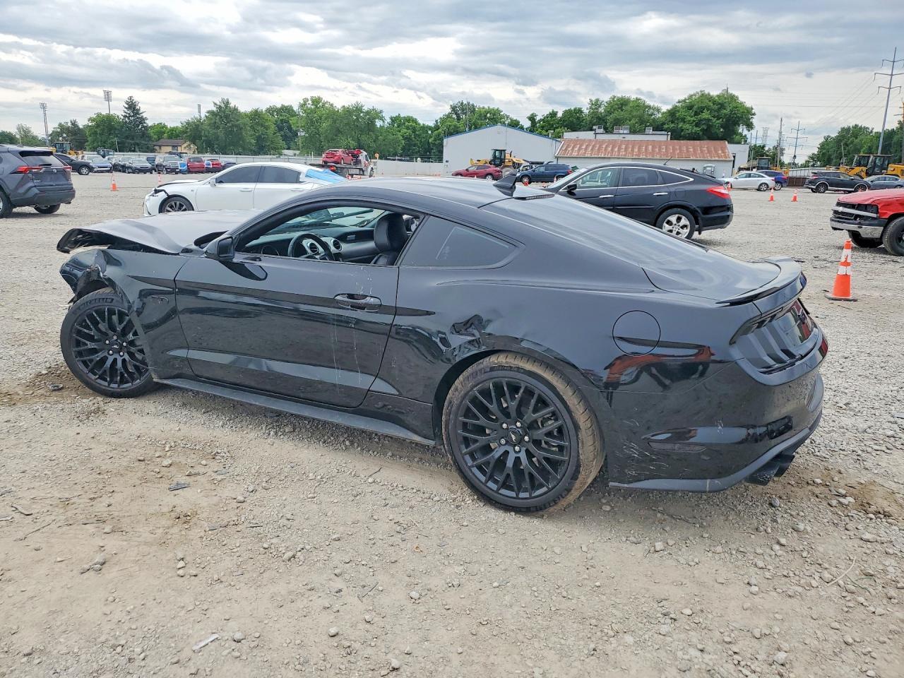 2022 Ford Mustang Gt - zdjęcie 2