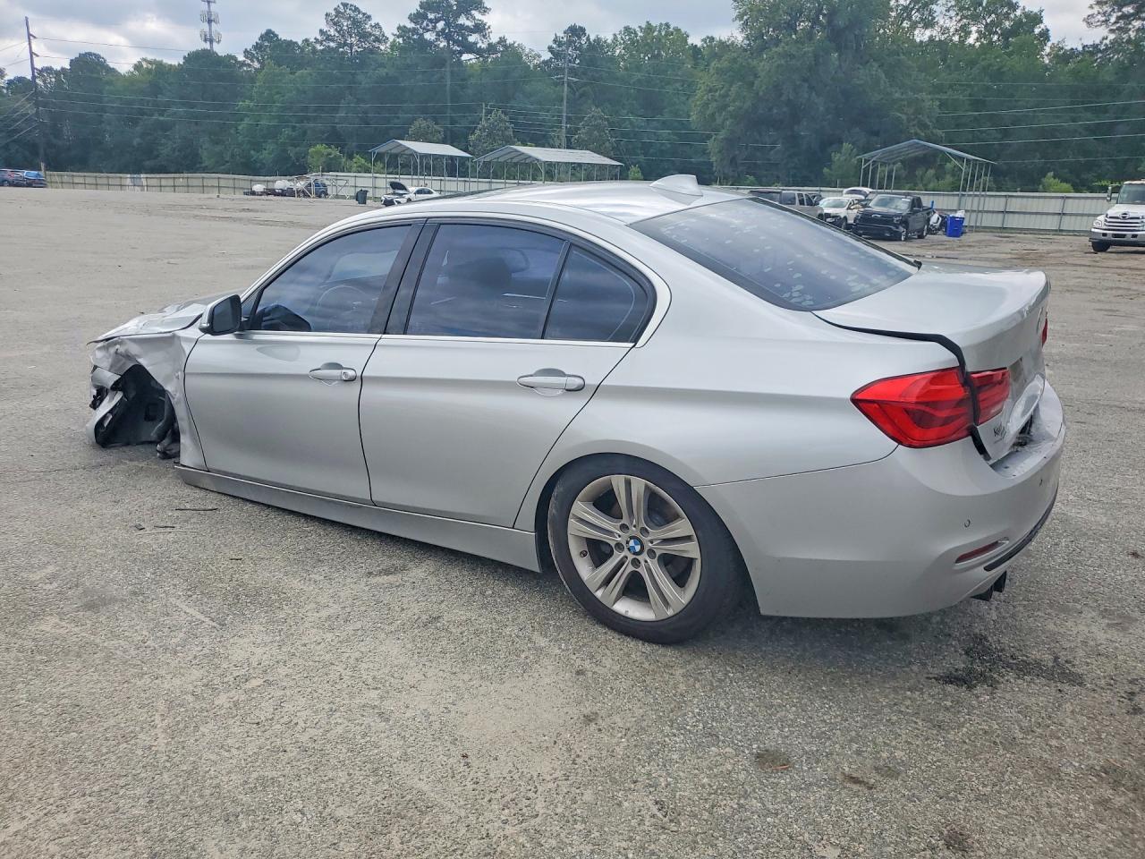 2017 BMW 330 I - zdjęcie 2