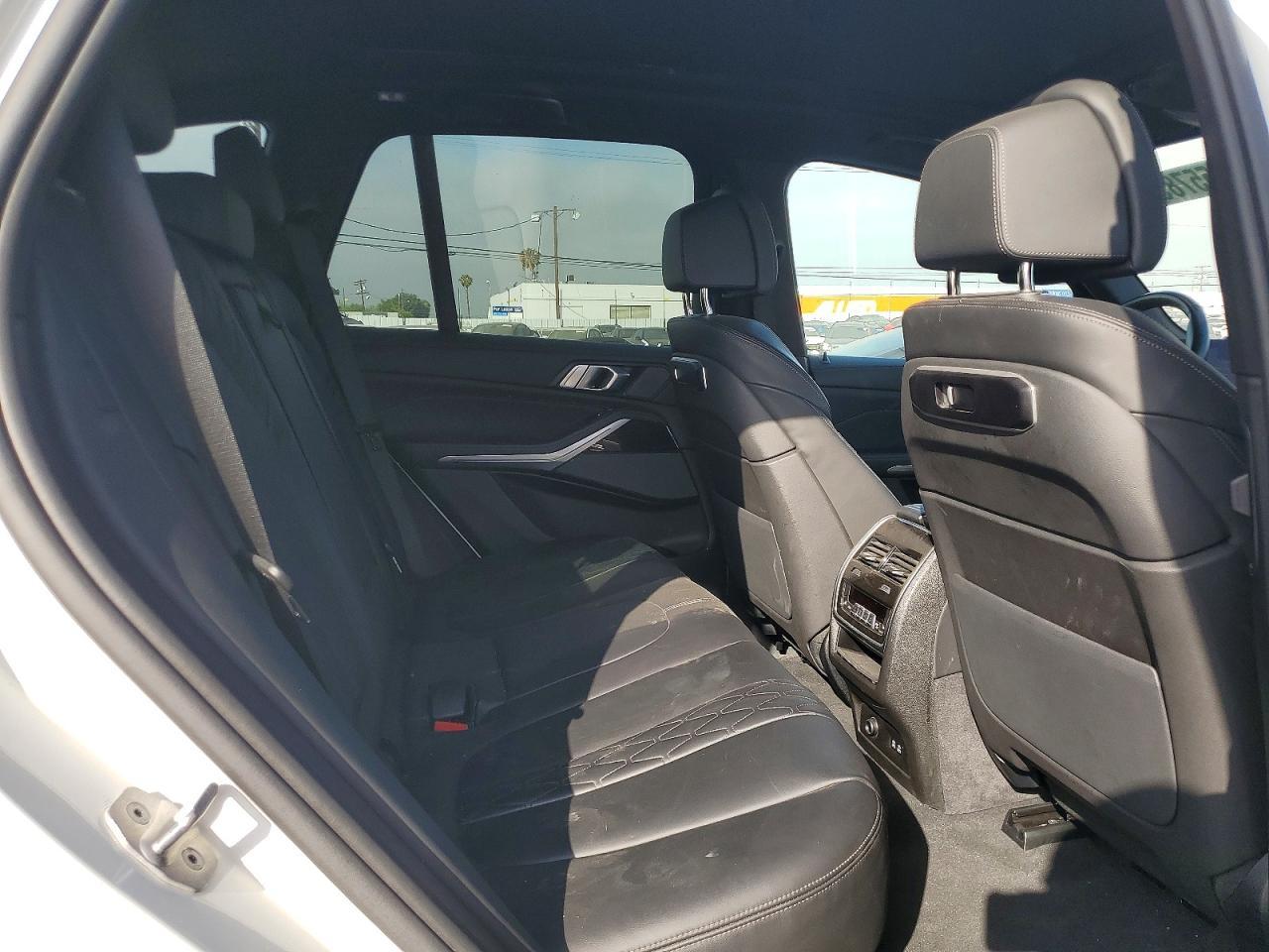 2025 BMW X5 xDrive50E - zdjęcie 11
