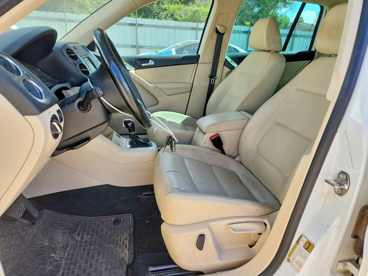 2014 Volkswagen Tiguan S - zdjęcie 7