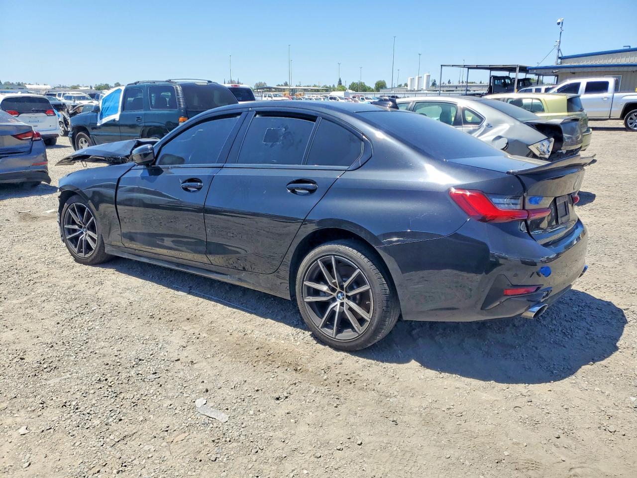 2021 BMW 330I - zdjęcie 2
