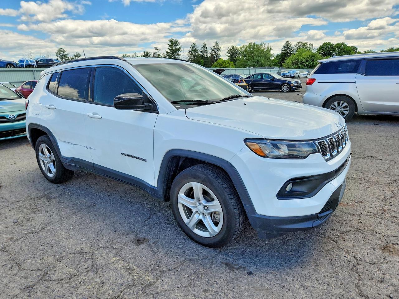 2023 Jeep Compass Latitude - zdjęcie 4