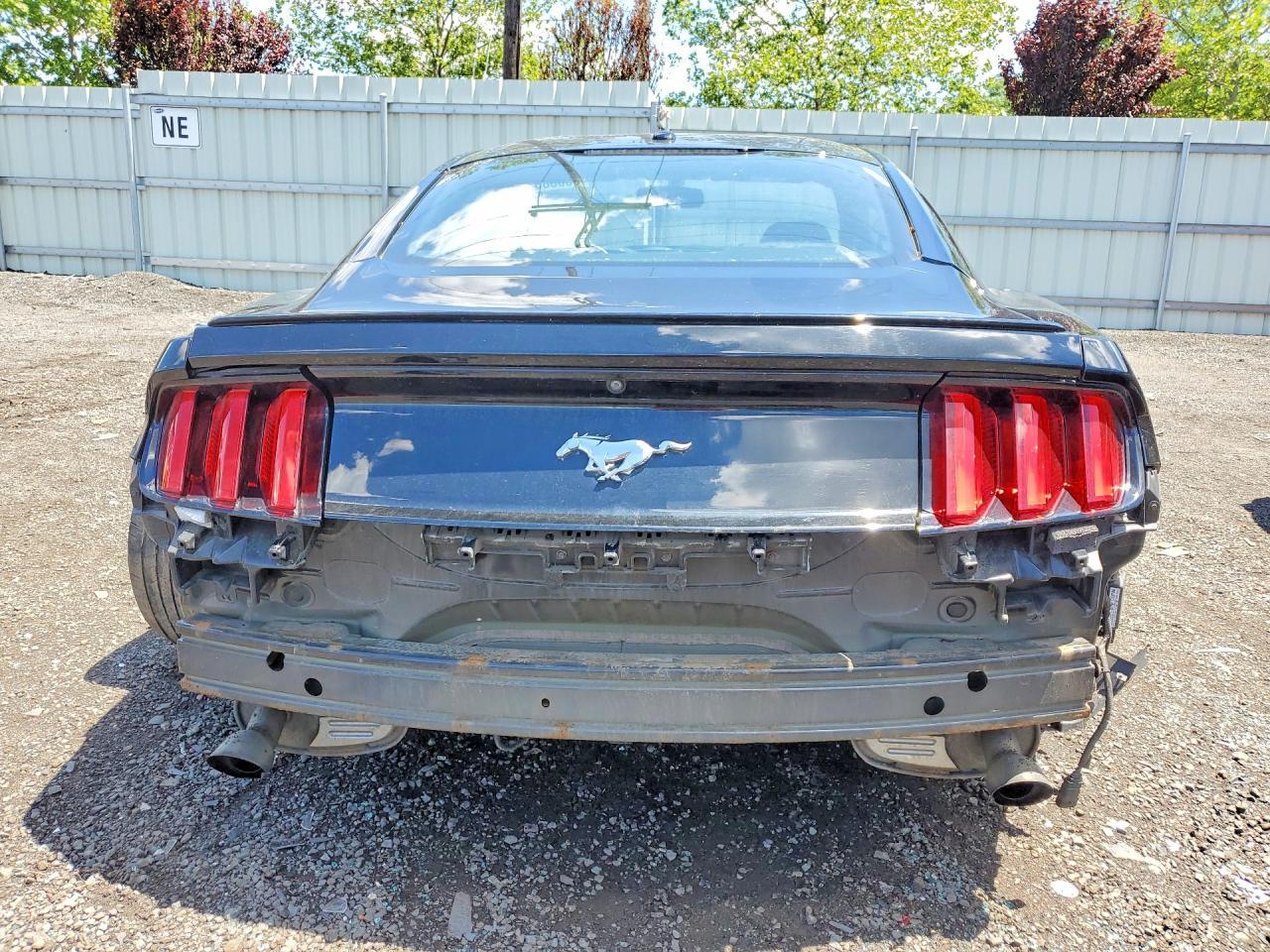 2017 Ford Mustang - zdjęcie 6