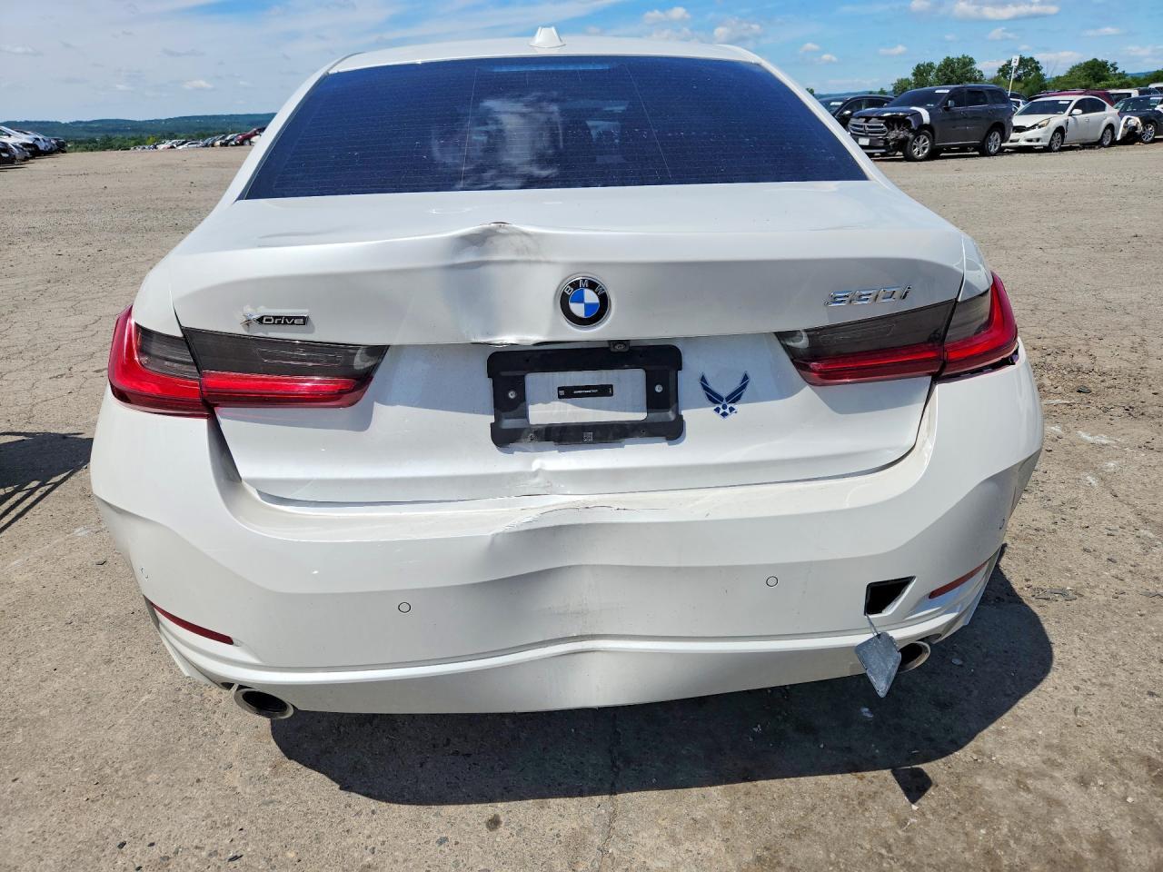 2024 BMW Seria 3 330i - zdjęcie 6