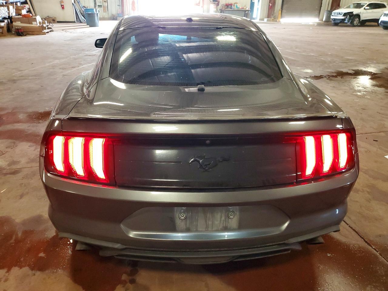 2020 Ford Mustang - zdjęcie 6