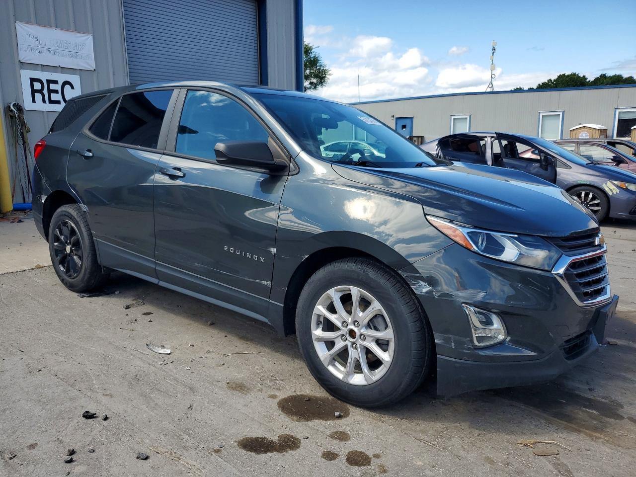 2020 Chevrolet Equinox Ls - zdjęcie 4