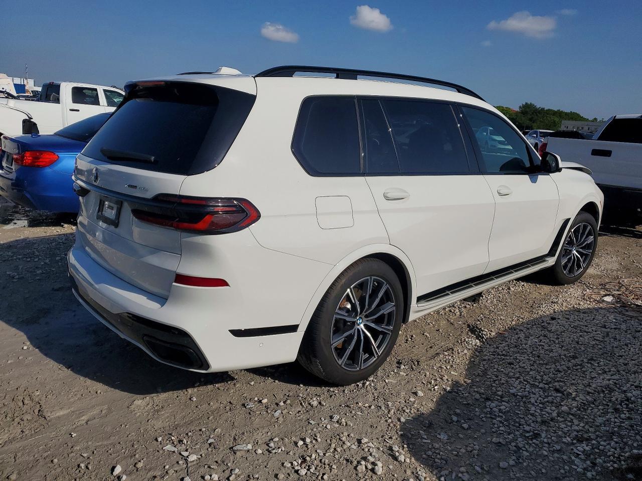 2025 BMW X7 xDrive40I - zdjęcie 3