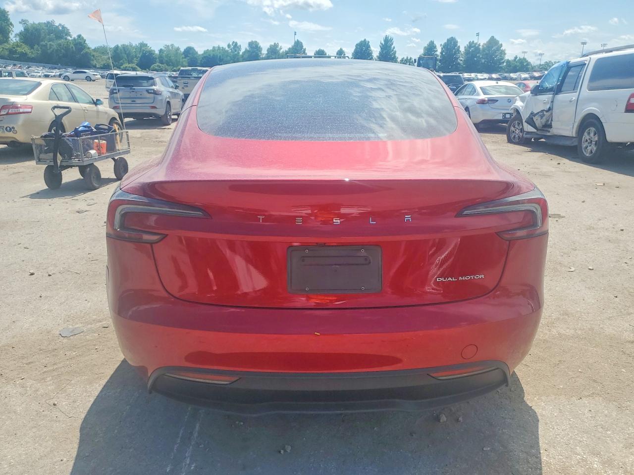 2025 Tesla Model 3 - zdjęcie 6