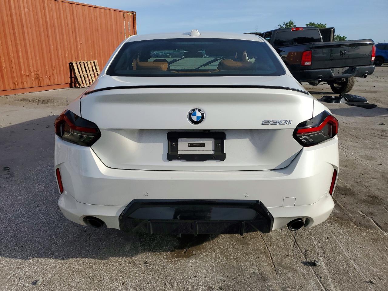 2025 BMW 230I - zdjęcie 6