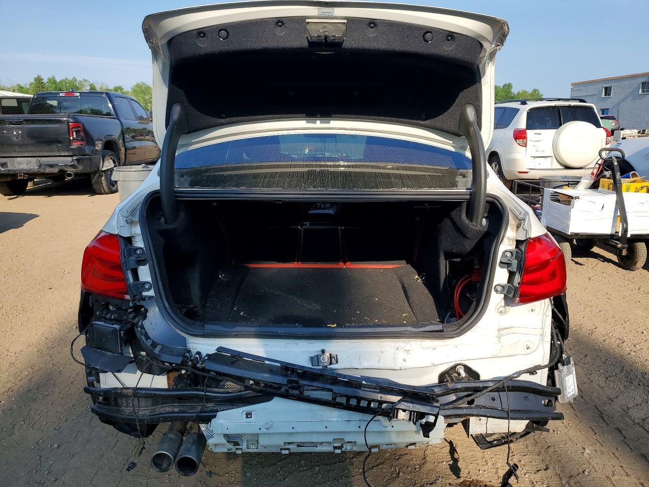 2018 BMW 330 Xi - zdjęcie 6