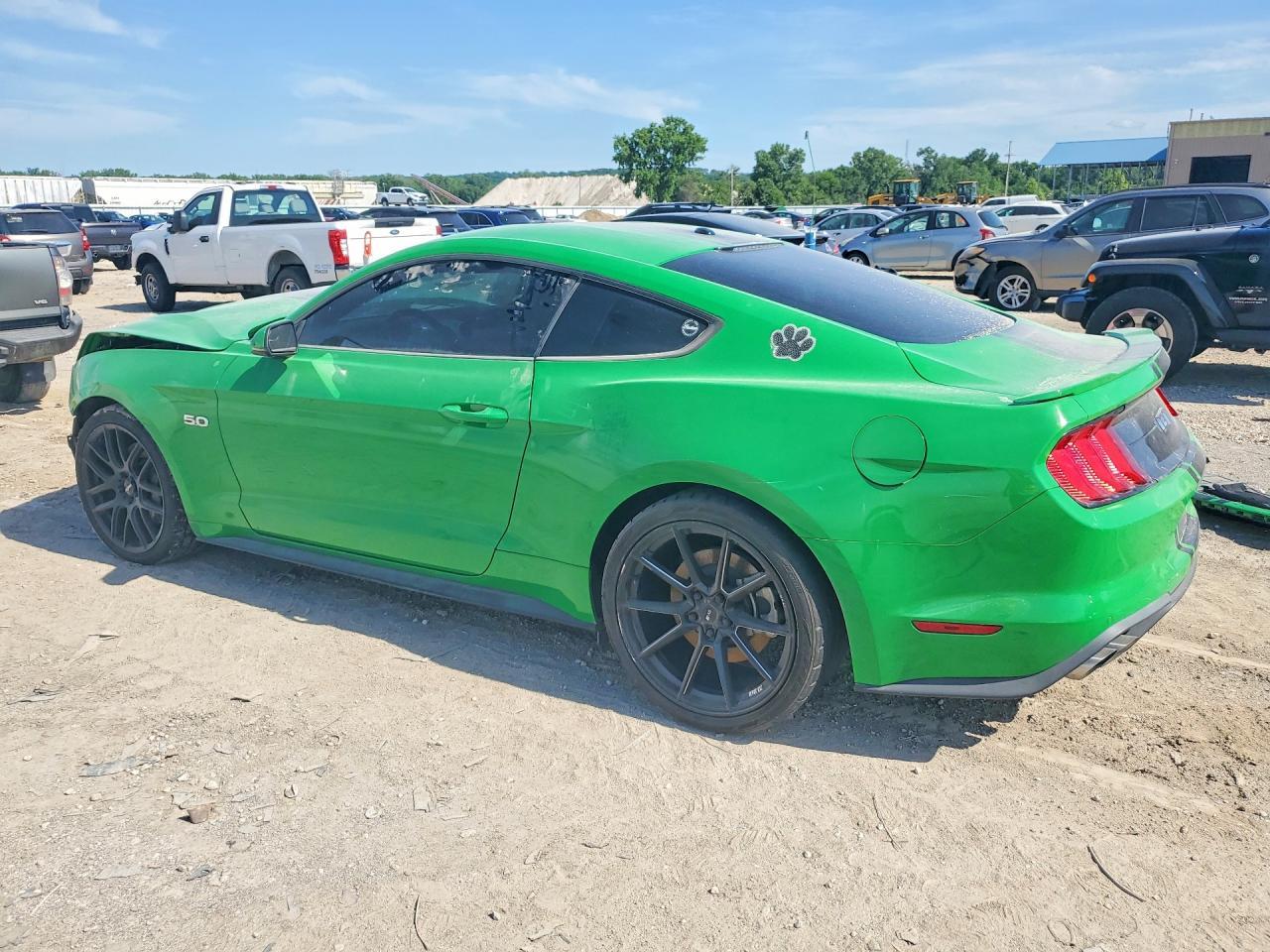 2019 Ford Mustang - zdjęcie 2