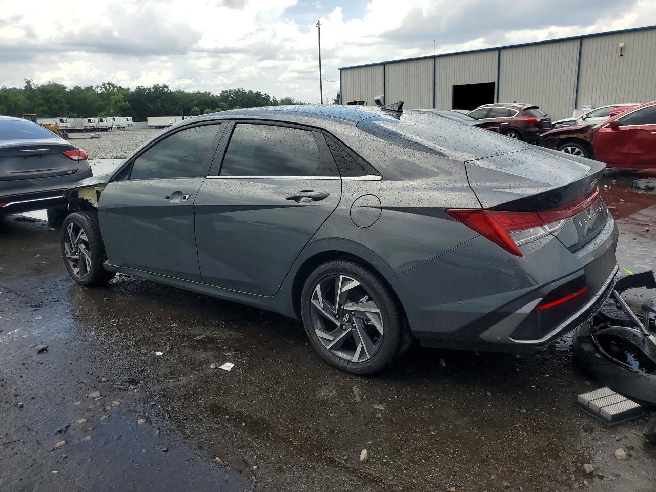 2025 Hyundai Elantra Limited - zdjęcie 2