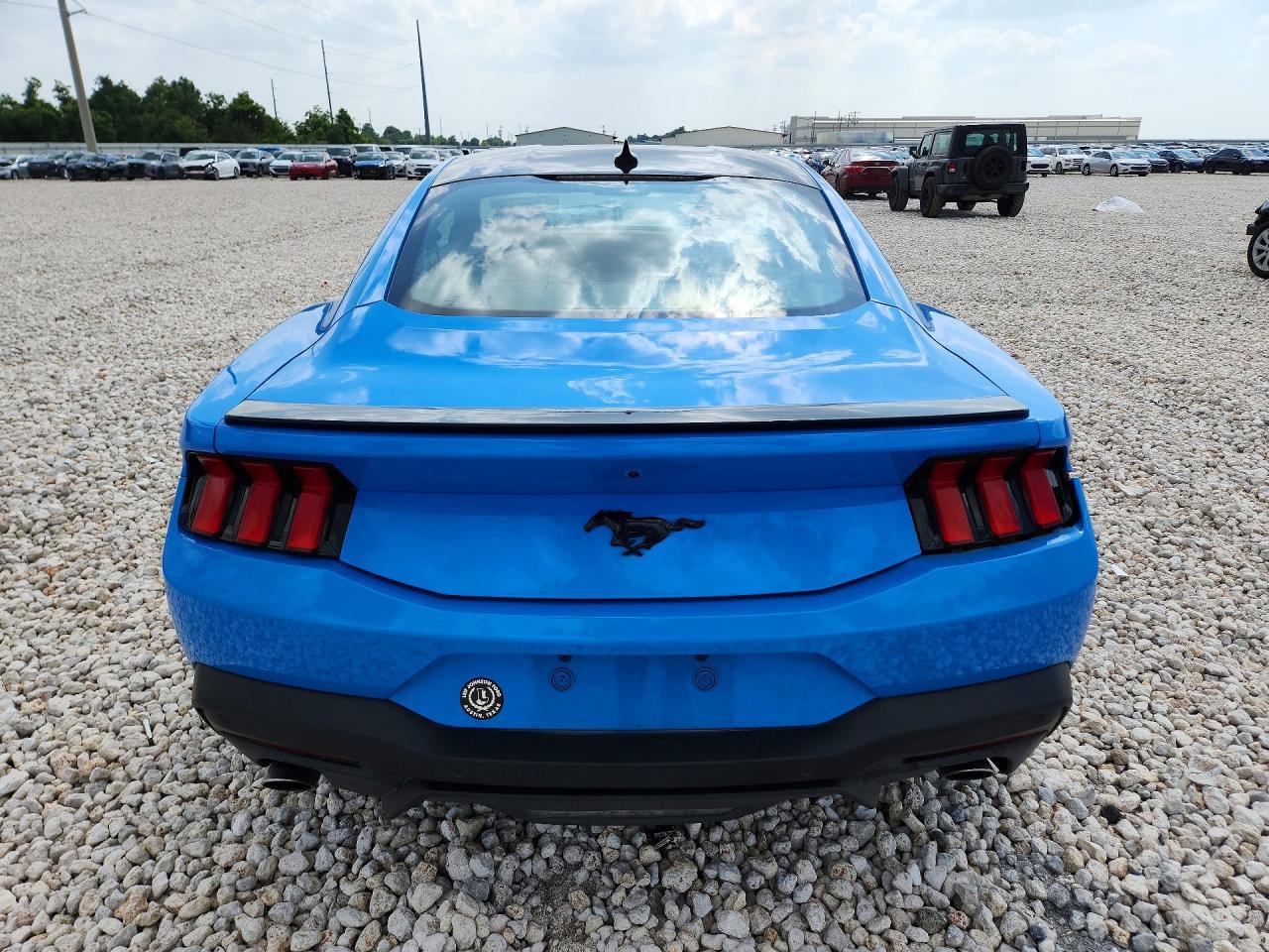 2024 Ford Mustang - zdjęcie 6