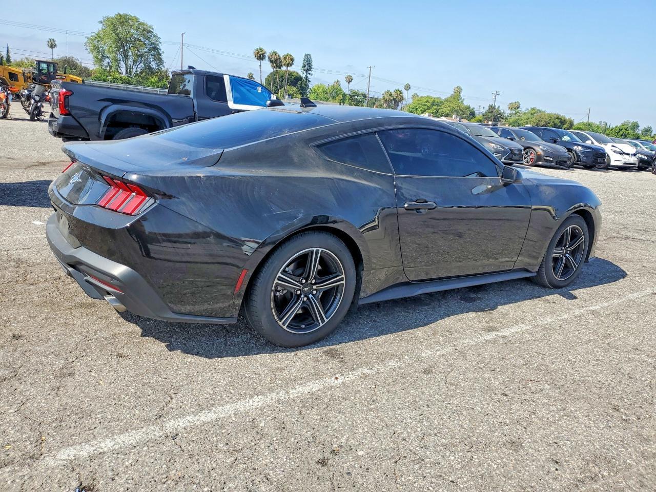 2024 Ford Mustang - zdjęcie 3