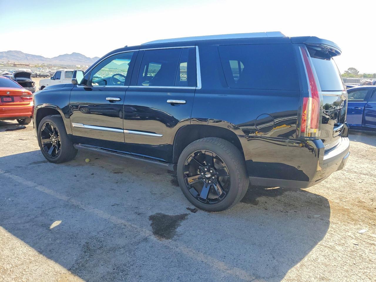 2017 Cadillac Escalade Platinum - zdjęcie 2