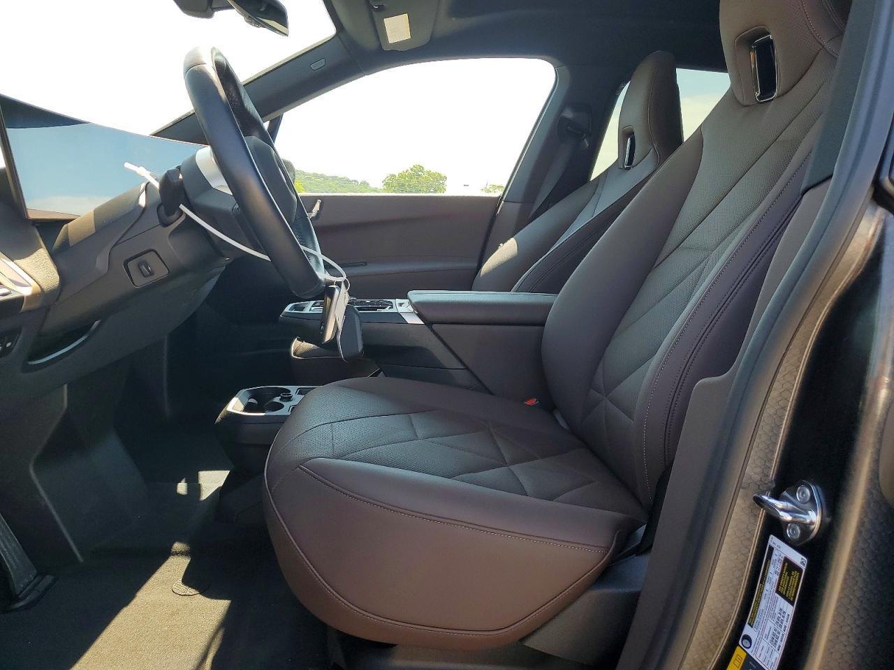 2025 BMW Ix xDrive50 - zdjęcie 7