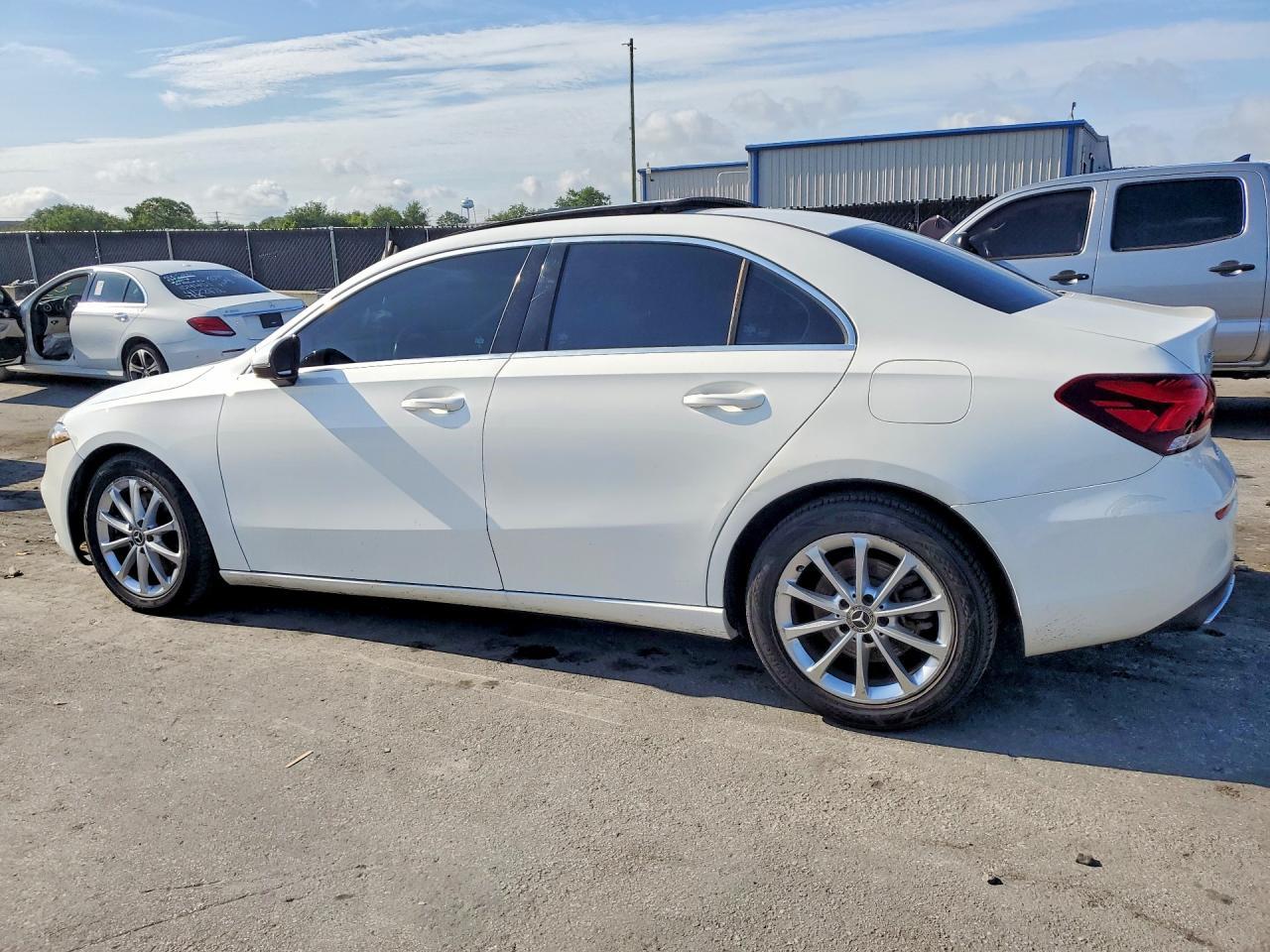 2020 Mercedes-Benz A 220 - zdjęcie 2