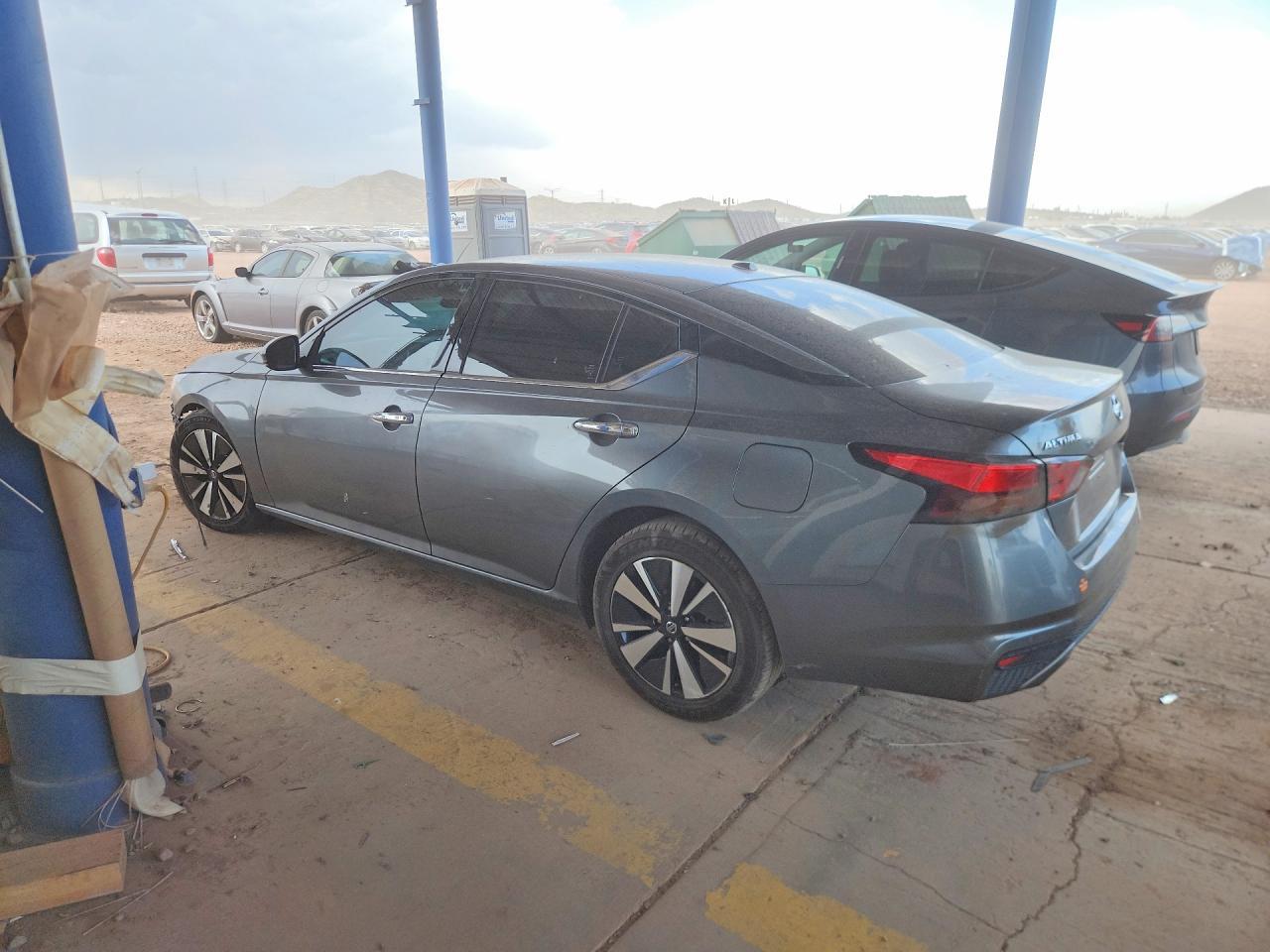 2020 Nissan Altima Sl - zdjęcie 2