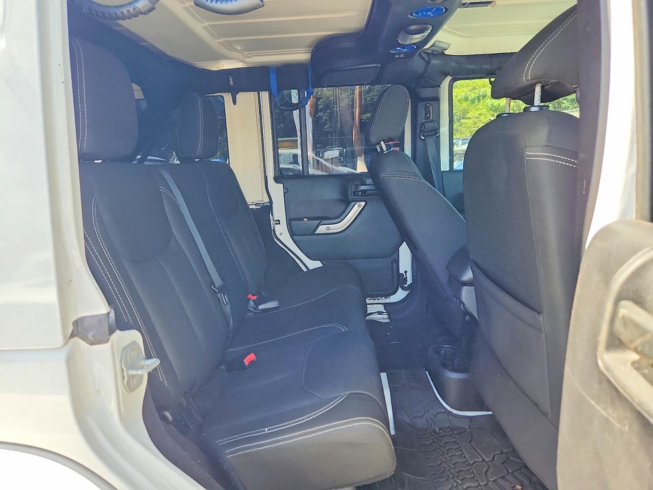 2015 Jeep Wrangler Unlimited Rubicon - zdjęcie 10