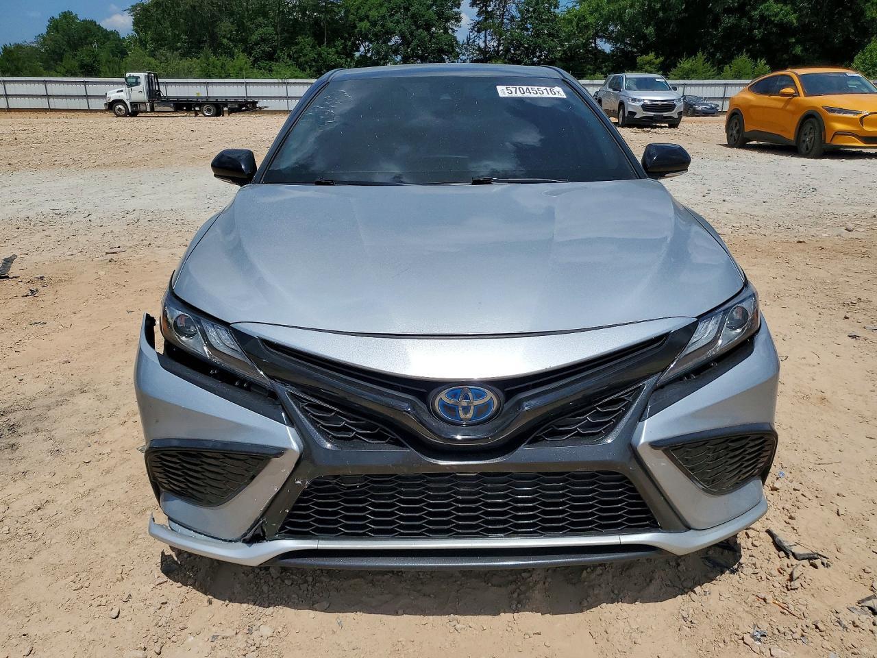 2022 Toyota Camry Xse - zdjęcie 5