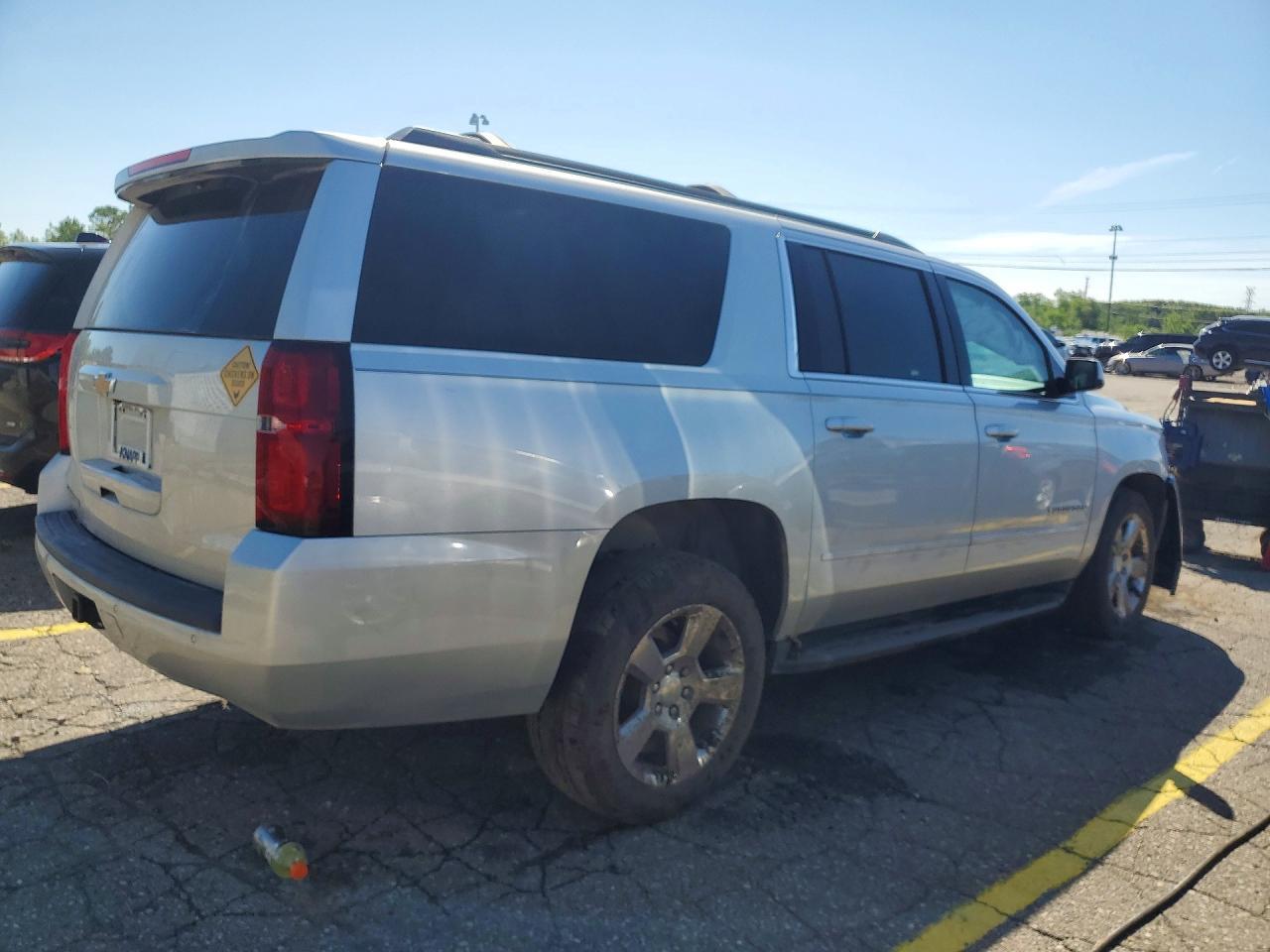 2018 Chevrolet Suburban K1500 Ls - zdjęcie 3