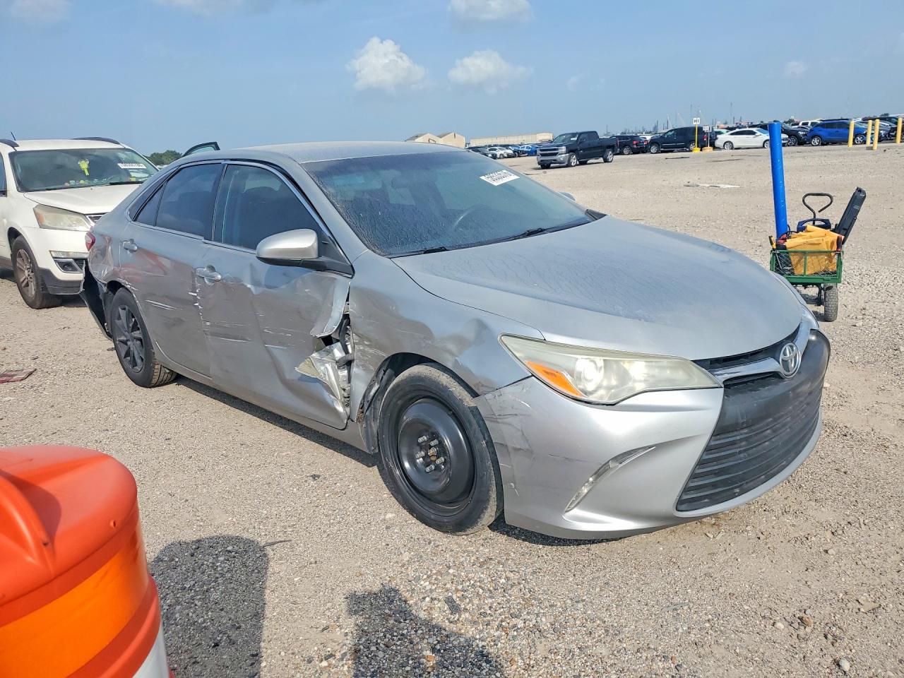 2015 Toyota Camry Le - zdjęcie 4