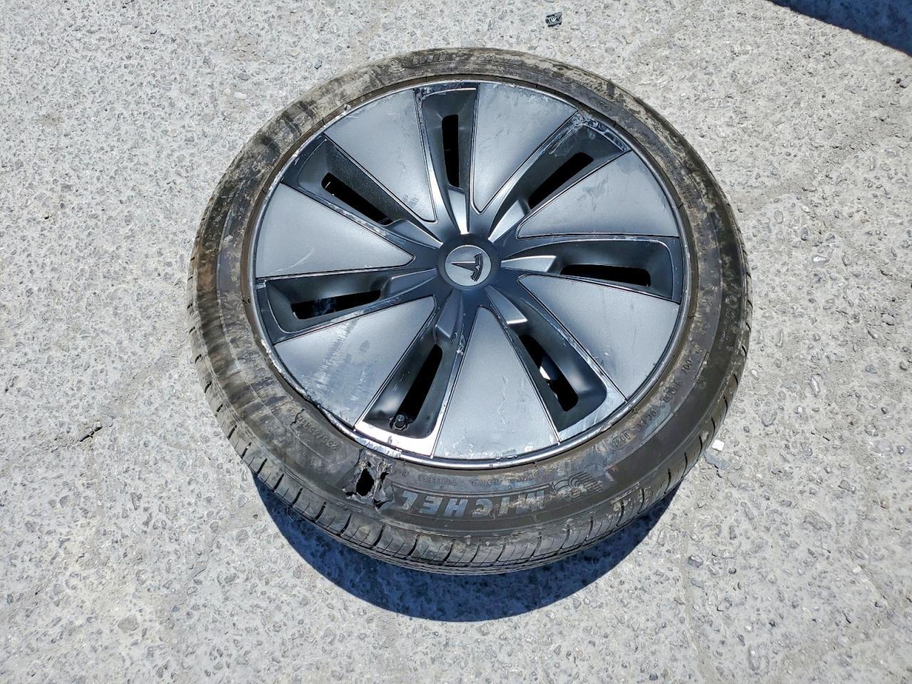 2026 Tesla Model 3 - zdjęcie 12