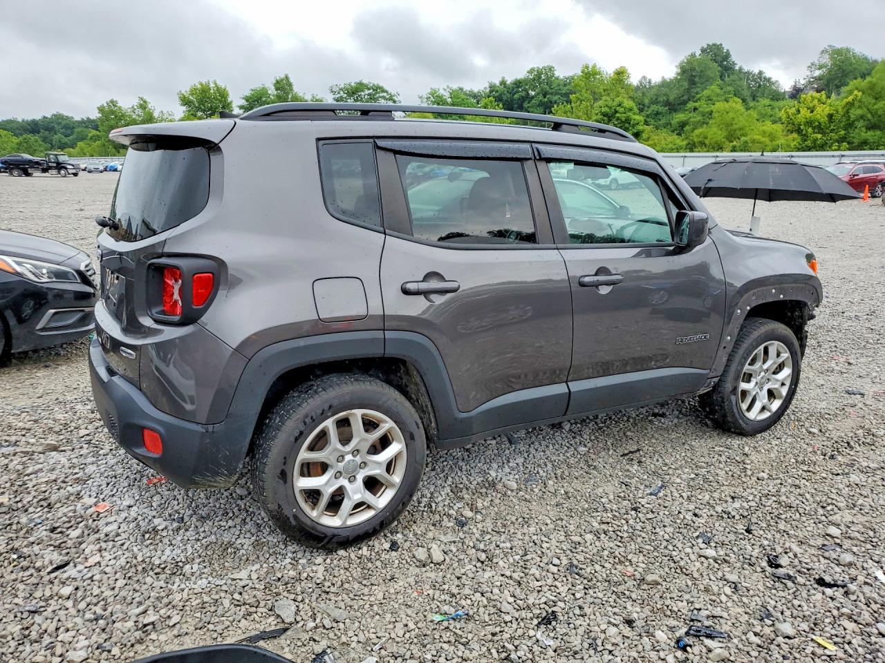 2018 Jeep Renegade Latitude - zdjęcie 3