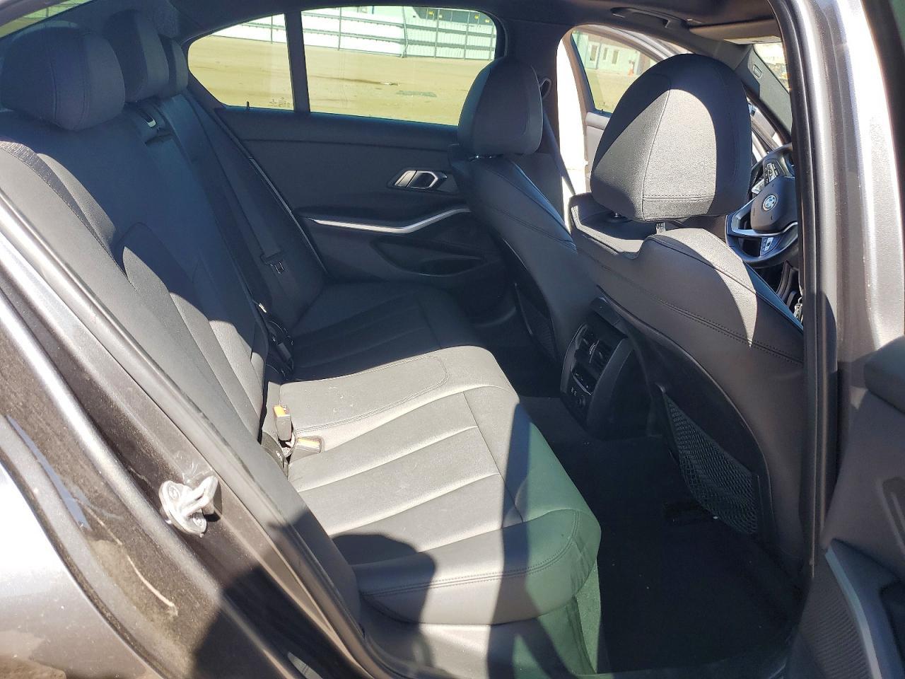 2020 BMW Seria 3 330i - zdjęcie 10