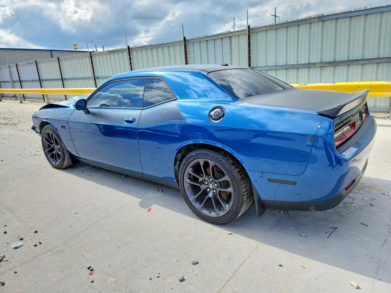 2022 Dodge Challenger R - zdjęcie 2