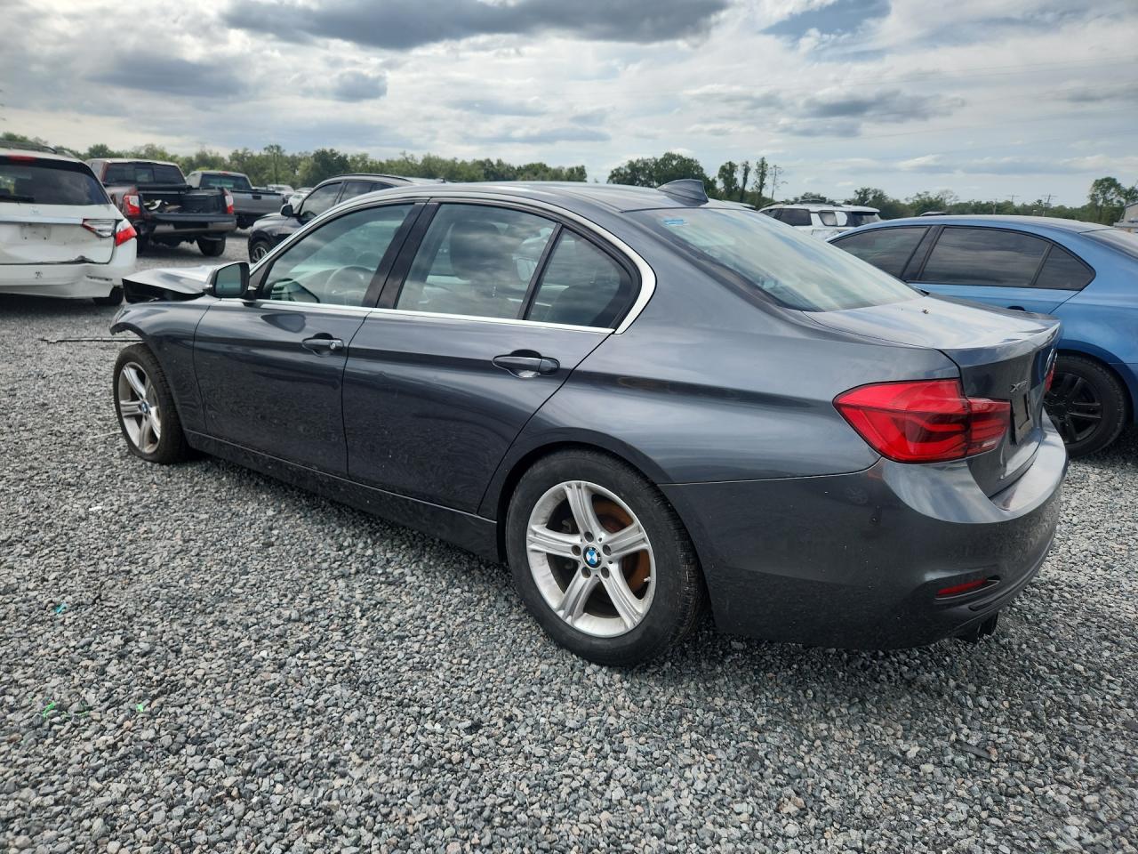 2017 BMW 330 Xi - zdjęcie 2