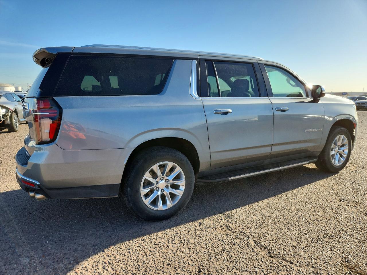 2023 Chevrolet Suburban C1500 Premier - zdjęcie 3