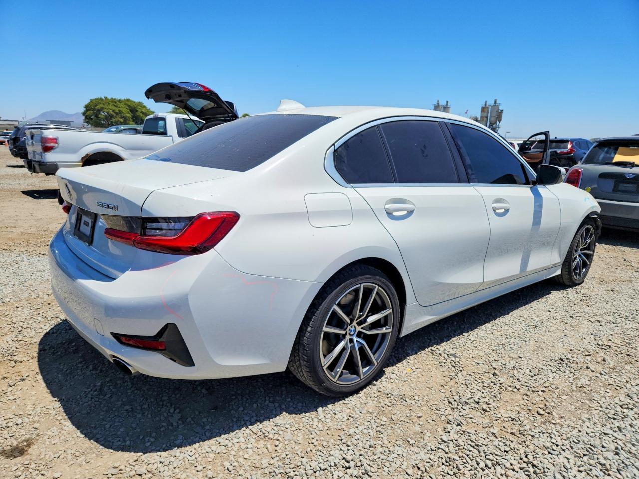 2020 BMW 330I - zdjęcie 3
