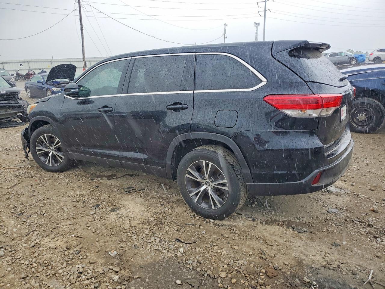 2019 Toyota Highlander Le - zdjęcie 2